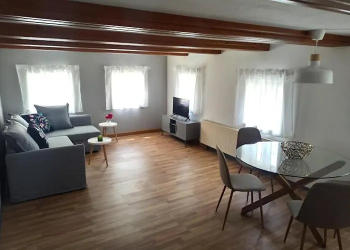 Grussschinner Haeusl * غروسشوناو